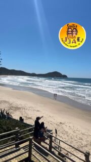 Setembro com mar lindo, baleias, surfistas e sol 🫶. #suitesvilajjae #pousadanapraiadorosa #praiadorosa #surflandgaropaba #praiadorosagaropaba #villajjae #